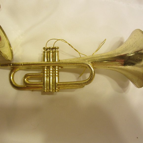 VTG 70'S PAIR OF PLASTIC HORNS ORNAMENTS $8 Details Condition Used - Good Color - Picture 2 of 4